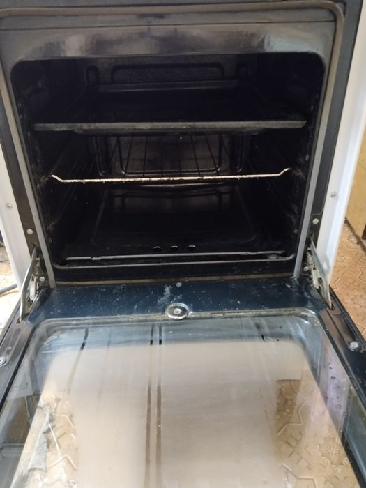 Продам электро плиту De luxe