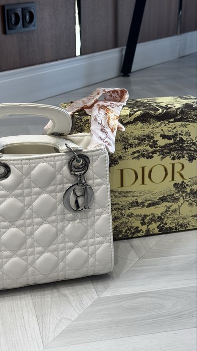 Белая сумка Dior Lady — качественная копия