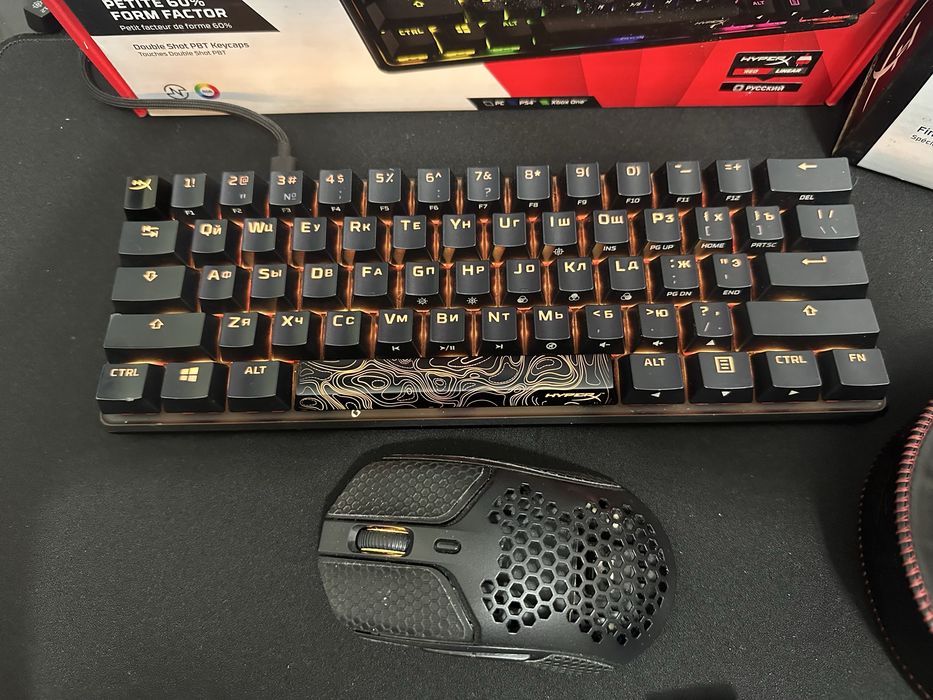 Клава; коврик; мышка;наушник от HyperX