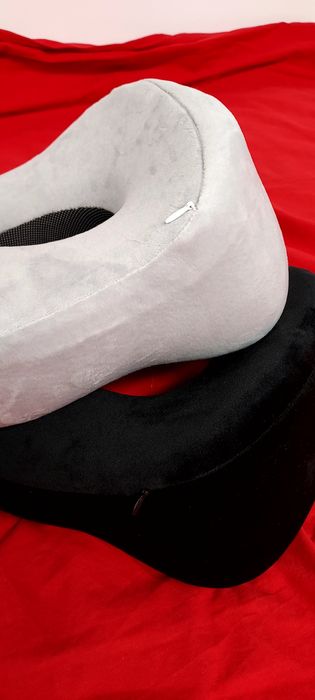 2 perne noi pentru călătorie,ambele 40 ron