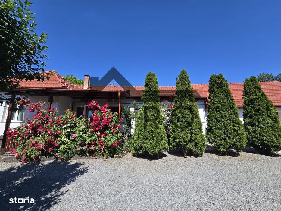Casa in Livezeni , 140  mp utili , in centrul localitatii .
