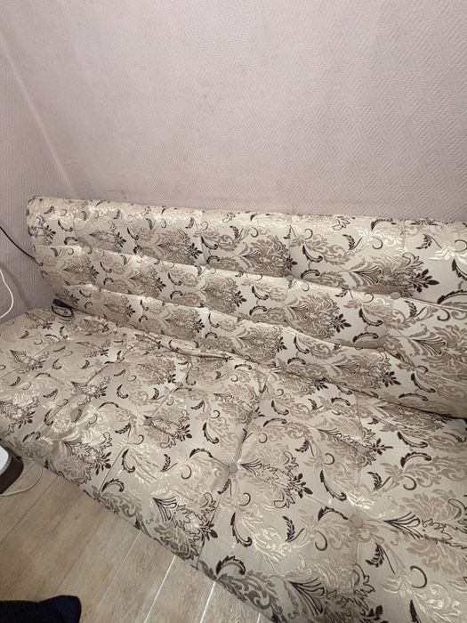 Срочно отдам диван бесплатно