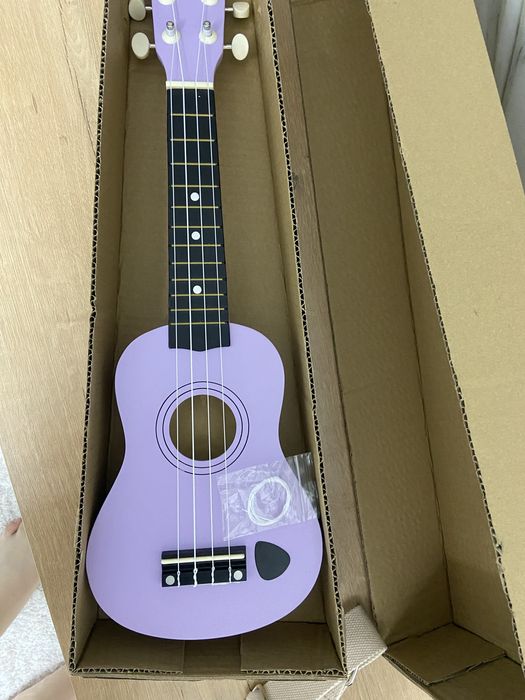 Фиолетовое укулеле