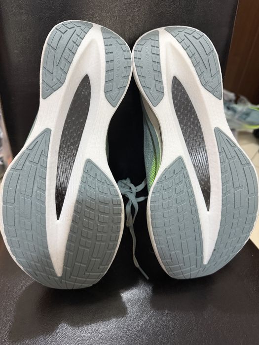 Adidasi noi Under Armour
