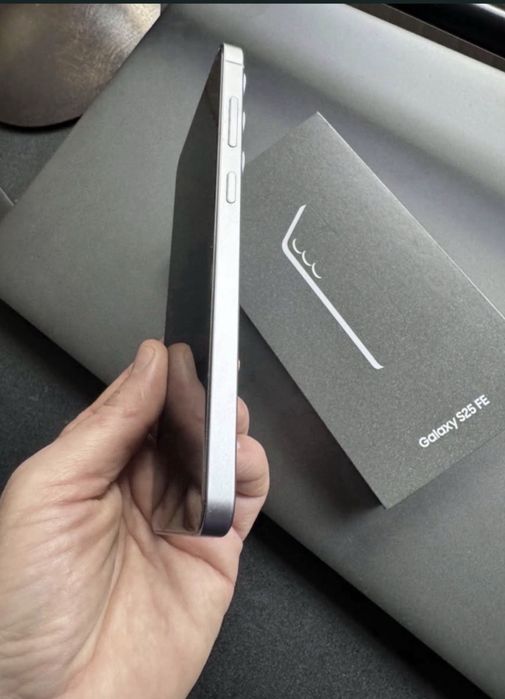 Samsung Galaxy S25 FE