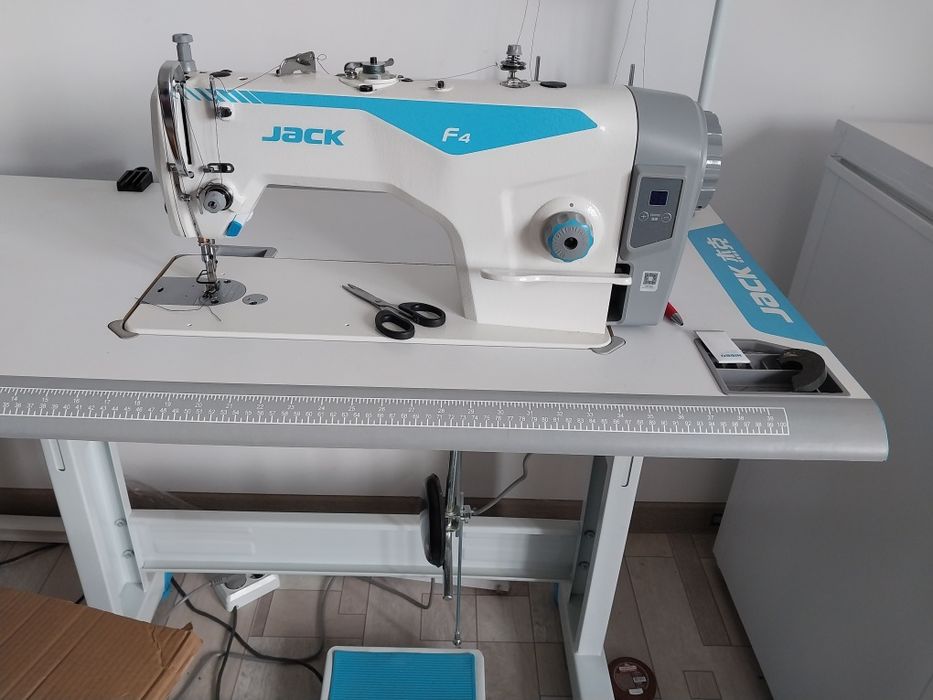 Швейная машинка Jack f4