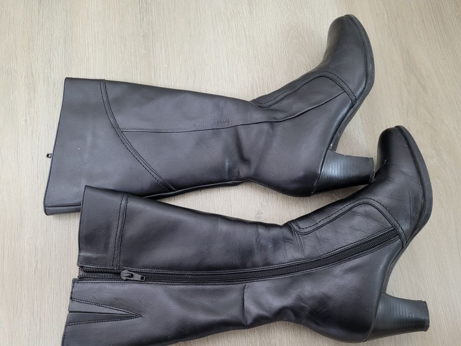 Cizme negre din piele lungi