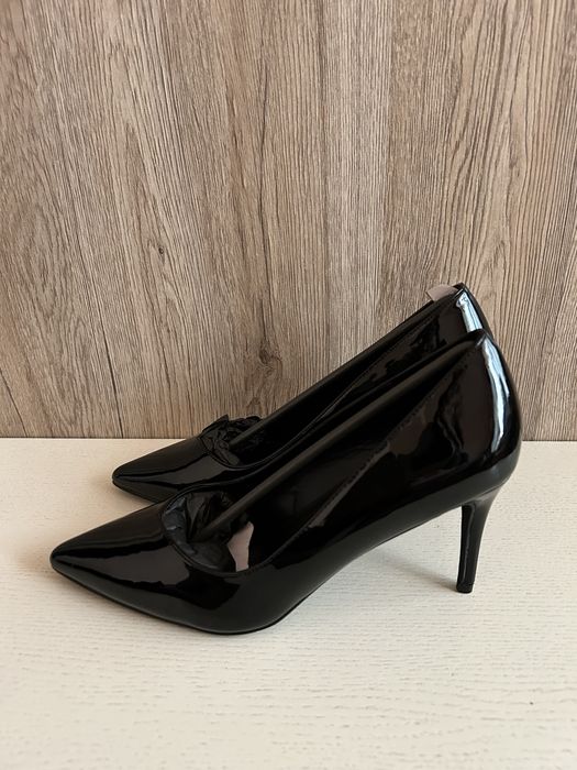 Primadonna collection Чисто Нови дамски обувки 38-ми номер