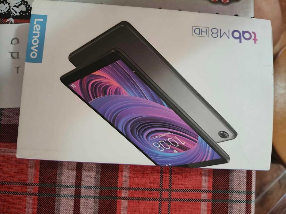 Vand tableta Lenovo Tab M8 TB-8505X aproape noua