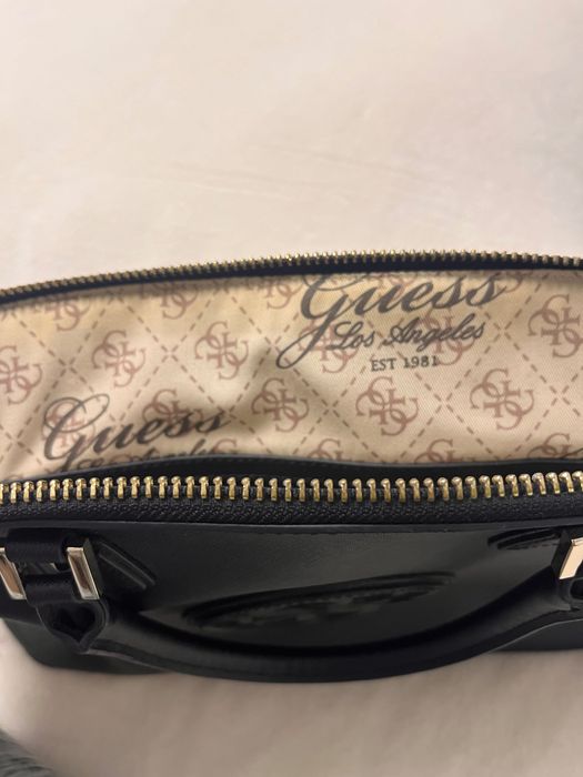 Дамска чанта Guess