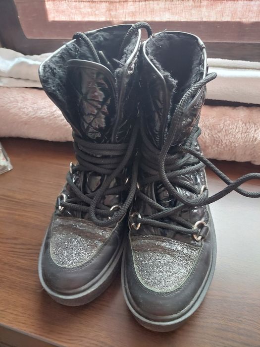 Ghete negre nr.37 și nr. 38