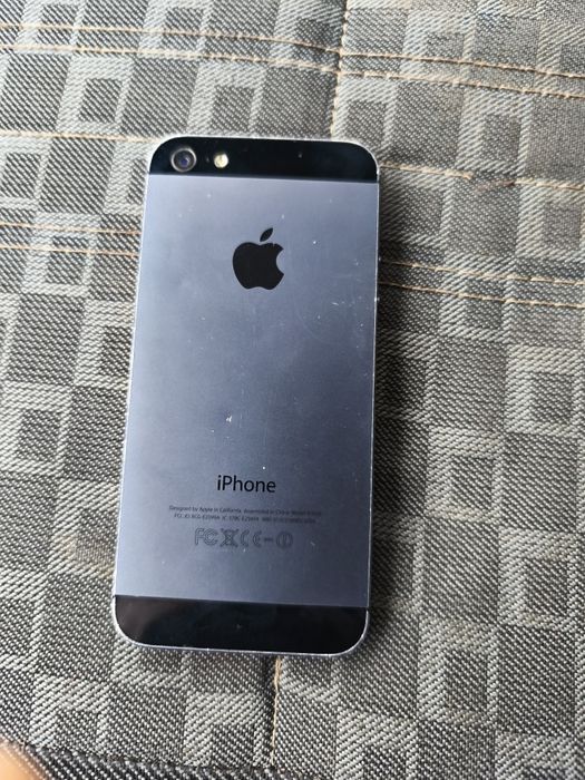 Продаю iPhone 5 рабочий