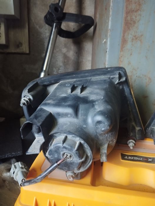 Продам туманки  Ниссан прессаж