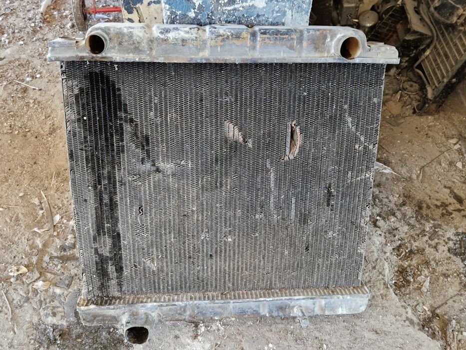 Vand 2 radiatoare mașini agricole
