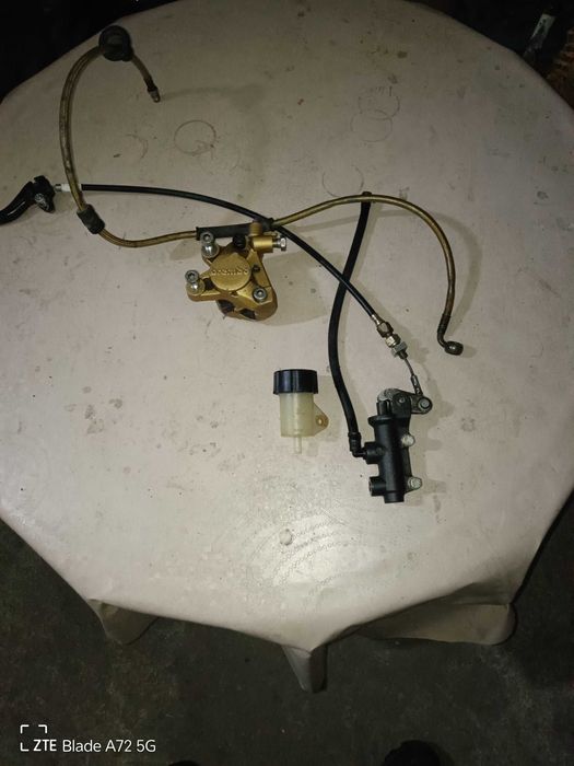 Комплект спирачна помпа с спирачен апарат.