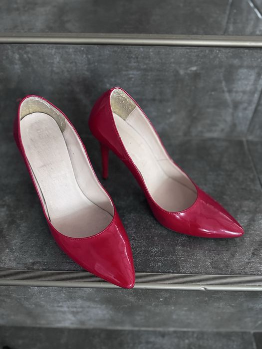 Vand pantofi rosii piele lacuita masura 39