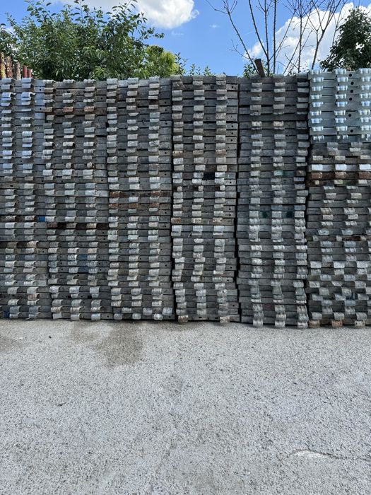 Vand lot de 1000mp de schela italiana