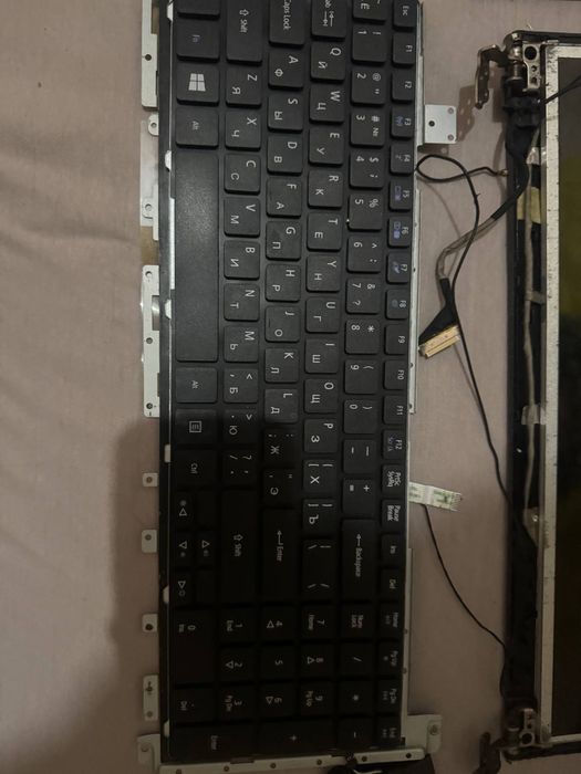 продам на запчасти ноутбук