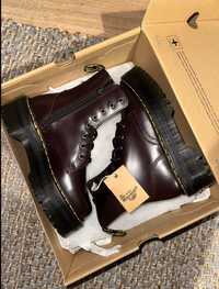 ghete dr martens 37 Moda si frumusete OLX.ro