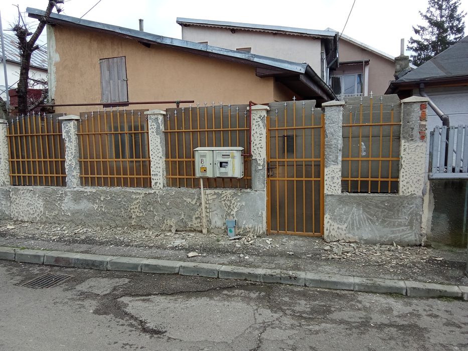 Tencuiala stil roman, antichuzat. Garduri ,case, pivnițe beciuri