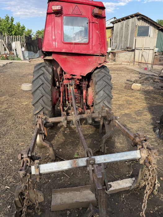 Tractor U445 cu Prasitoare Vie