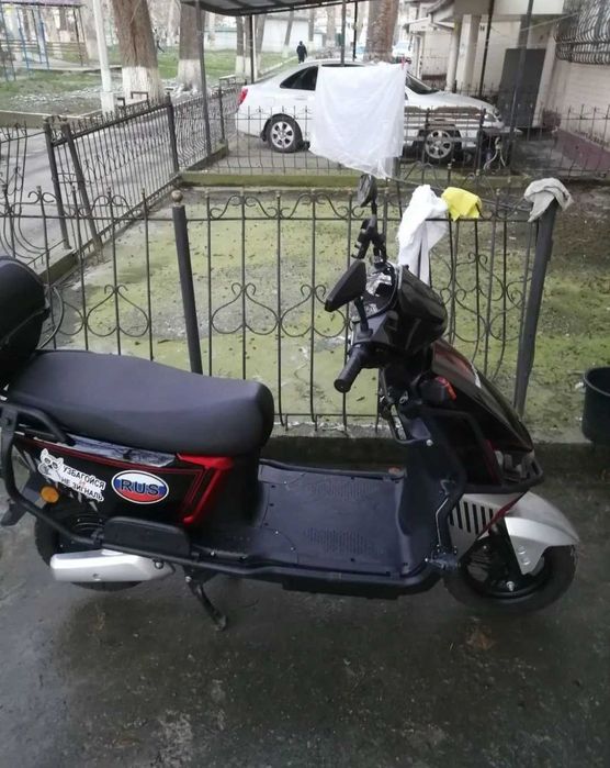 E-BIKE elektroskuter sotiladi