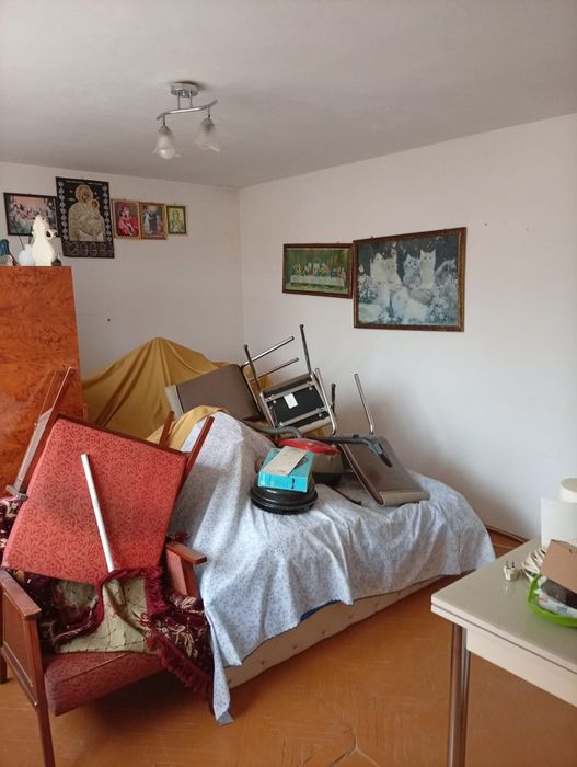 Vând apartament Lonea