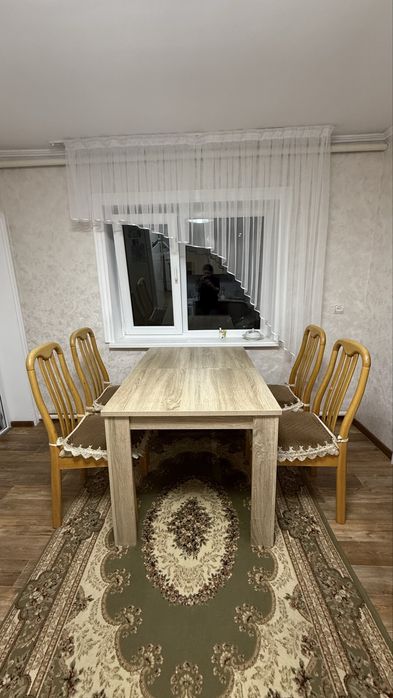 Стол со стульями