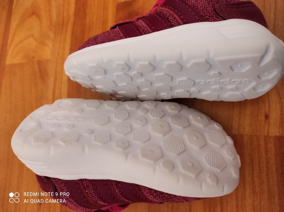 Adidași cu talpa flexibila