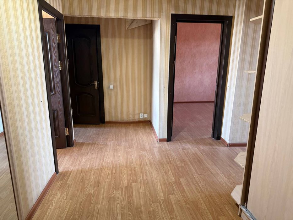 Qorasuv 6 3 xona 77 kvadrat