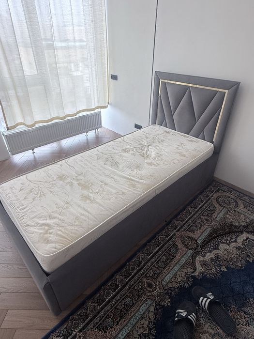 Продам кровать с матрасом