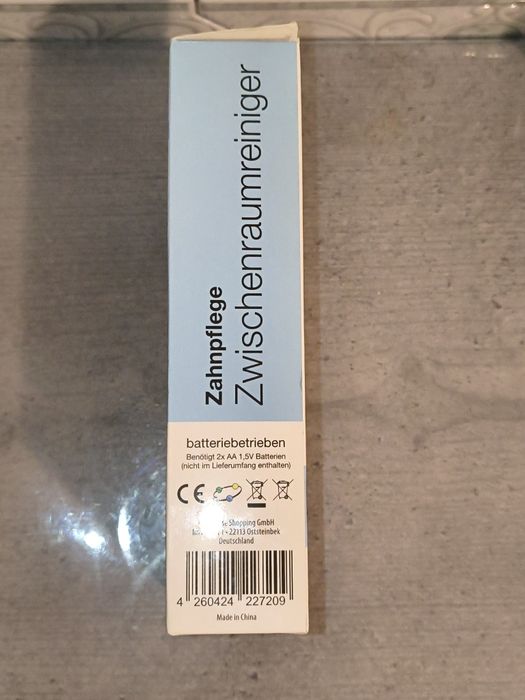 Dispozitiv pentru curățare interdentară cu led