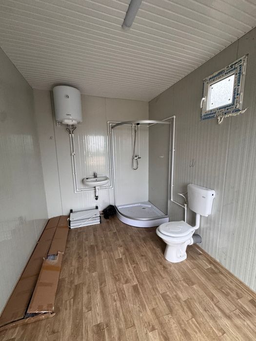 Vând containere modulare și hala metalica