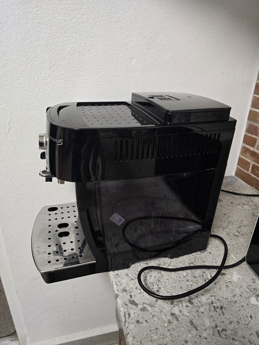 Expresor , aparat cafea boabe Delonghi Magnifica S