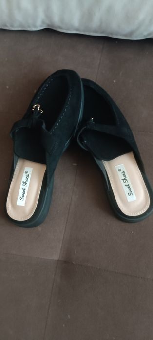 Спортно -елегантни чехли.