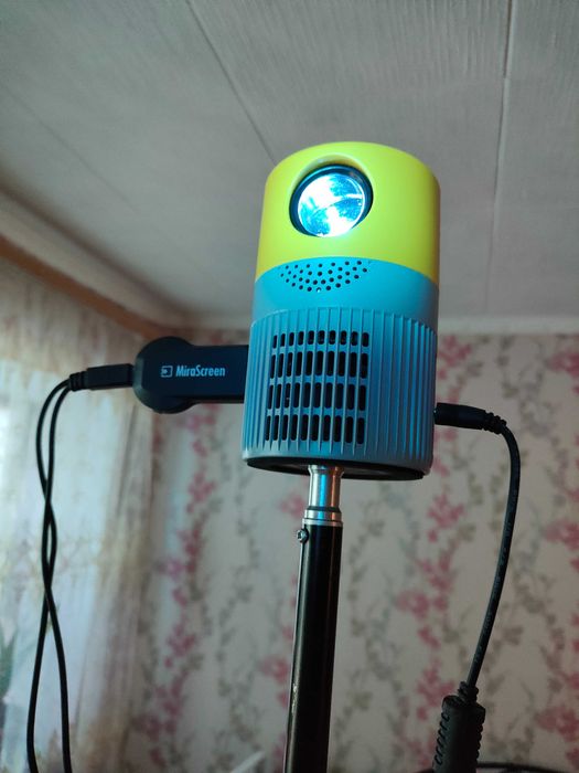 продаётся мини led проэктор