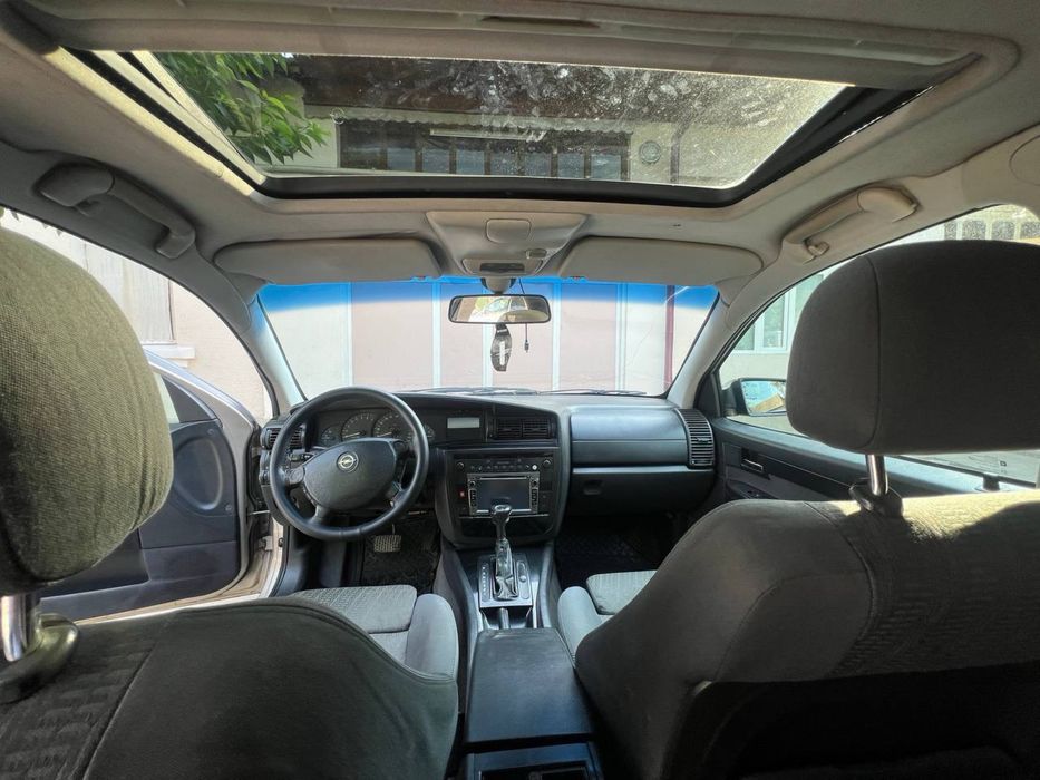 Opel omega srochna sotiladi