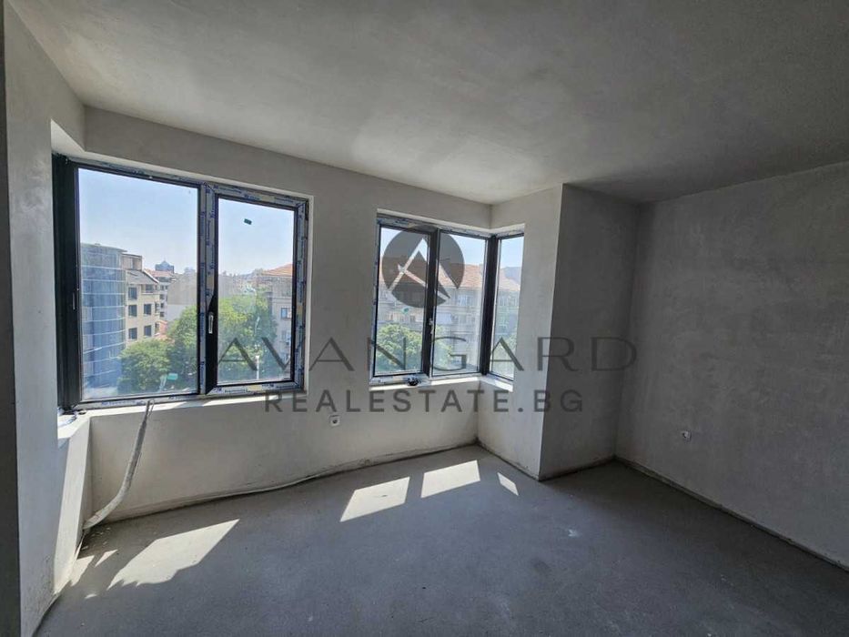 Продава се Тристаен апартамент в Пловдив, Кършияка - 98 кв.м за 1994 €/кв.м - Снимка #3