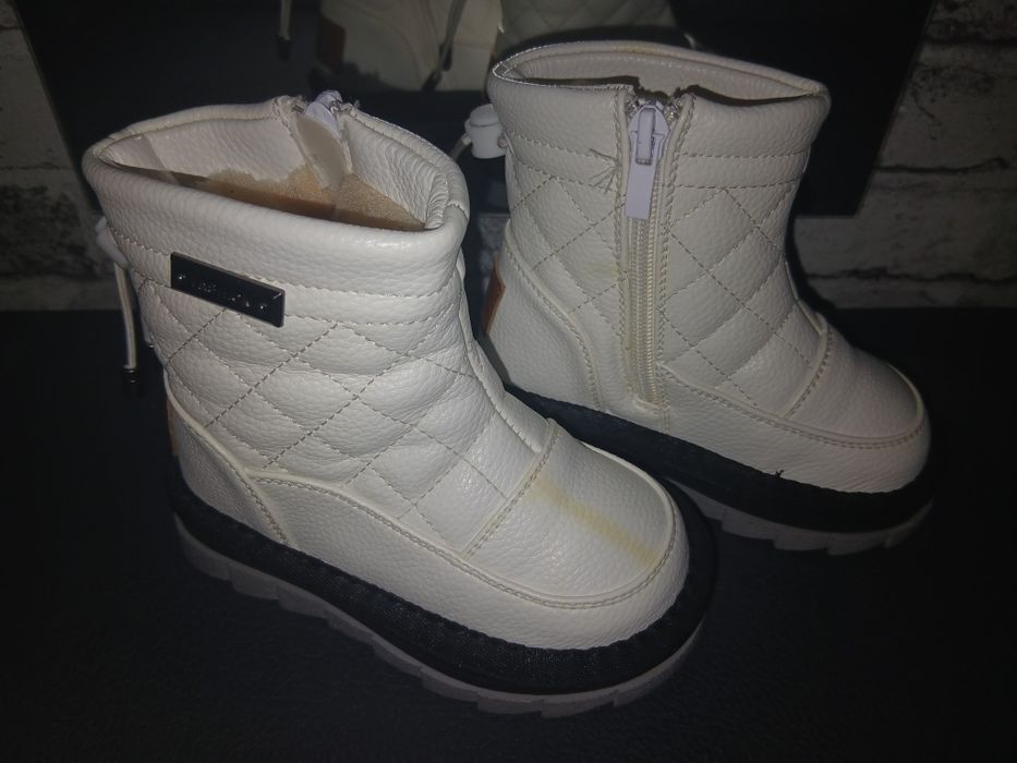 Продам детские угги 23 р.