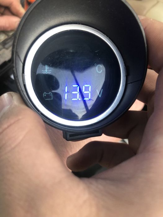 Датчик температуры двигателя и заряда аккумулятора