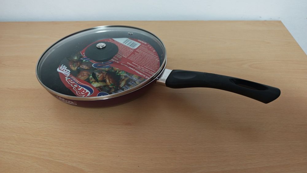 Tigaie aluminiu cu capac sticla
