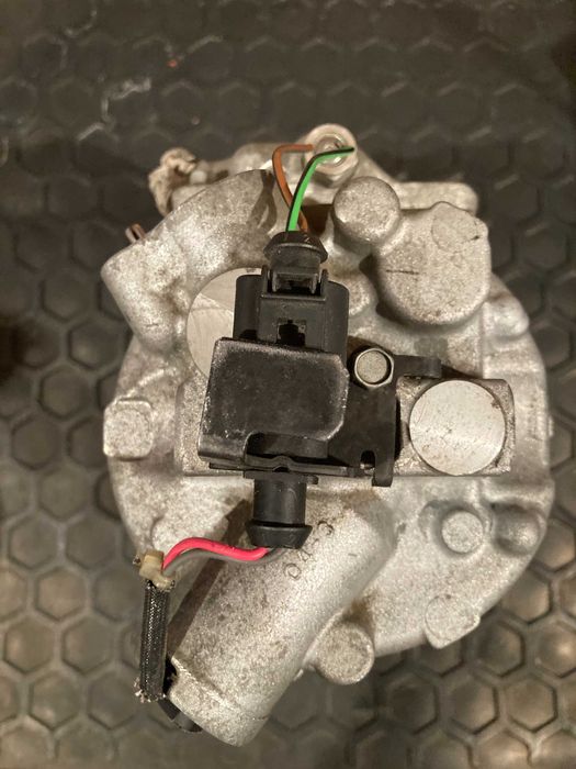Компресор за климатик - Фолксваген и Шкода - 6Q0820808 B - DENSO