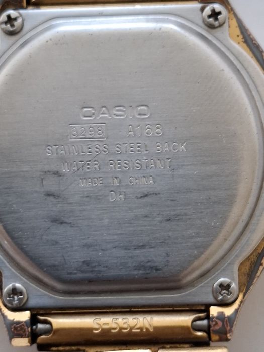 Vând CASIO electronic GOLD