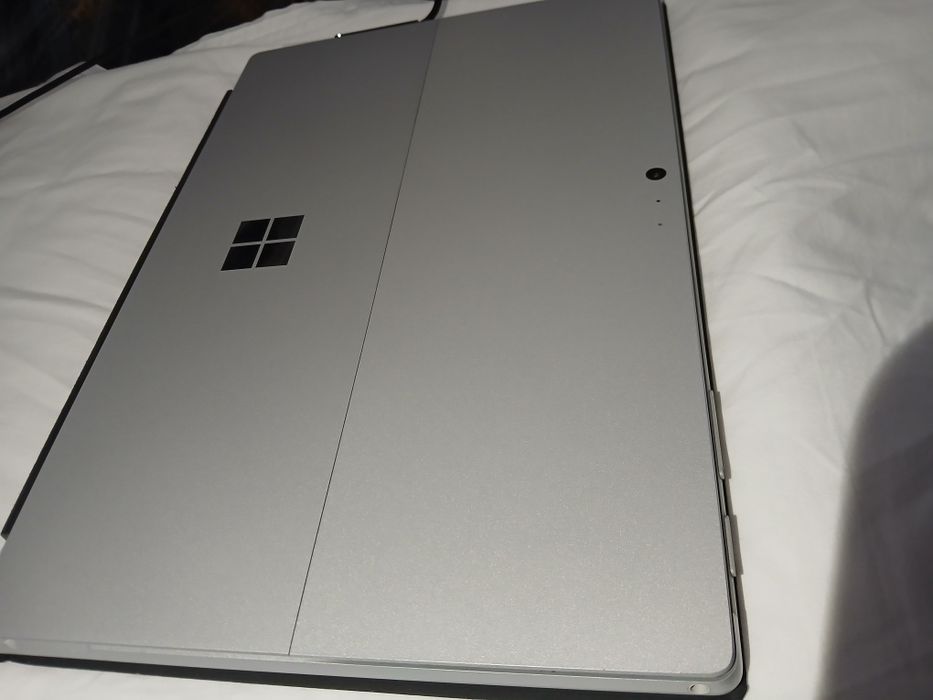 Microsoft Surface Pro 2017 model 1796 în stare impecabilă