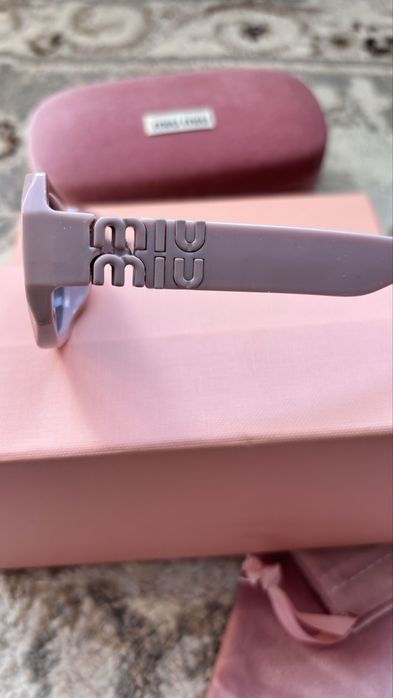 Ochelari Miu Miu Roz “perfecti pentru un cadou”