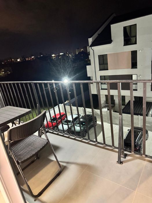 Apartament 2 camere etaj 2/3, cu lift prima inchiriere - totul este nou!
