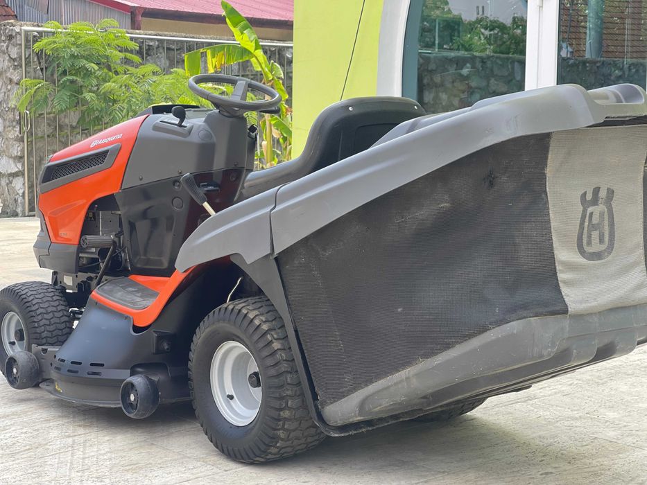 Tractoras de tuns iarba Husqvarna tc