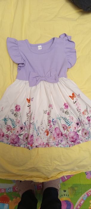 Продавам летни дрехи за момиче
