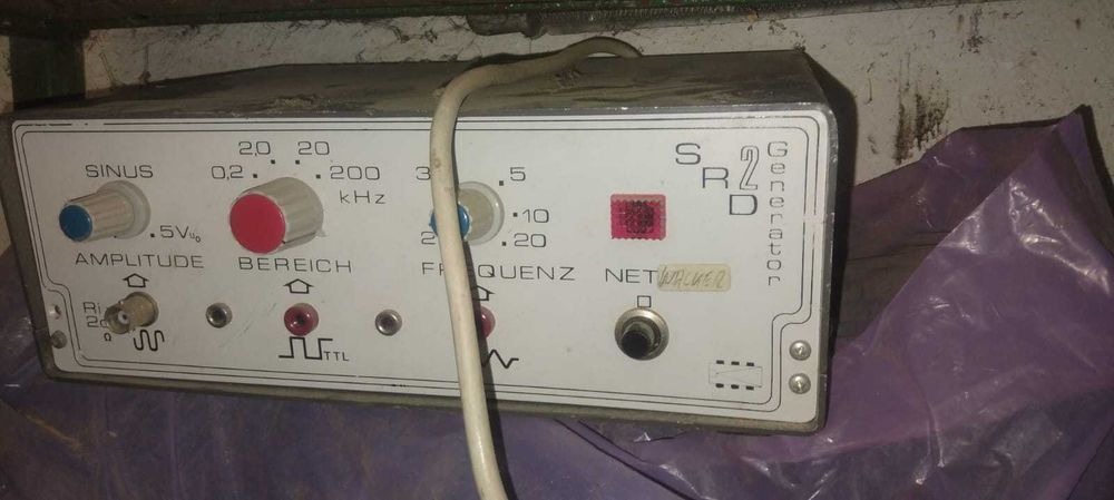 Lot de 8 aparate medicale vechi  ( dintre care 6 de electroterapie)