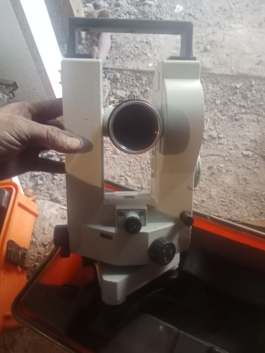 Продам теодолит в сумке